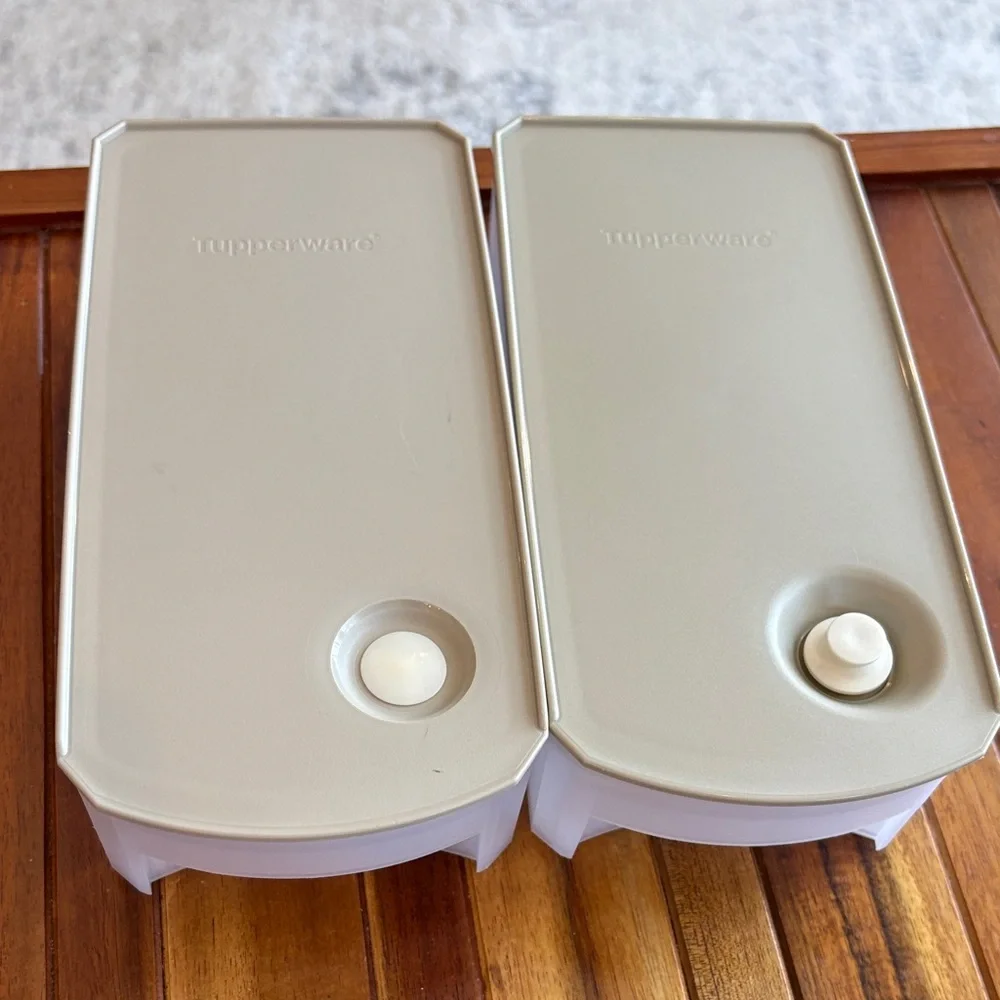 Set of 2 Tupperware Shelf Smart Containers - Hazelnut Seals